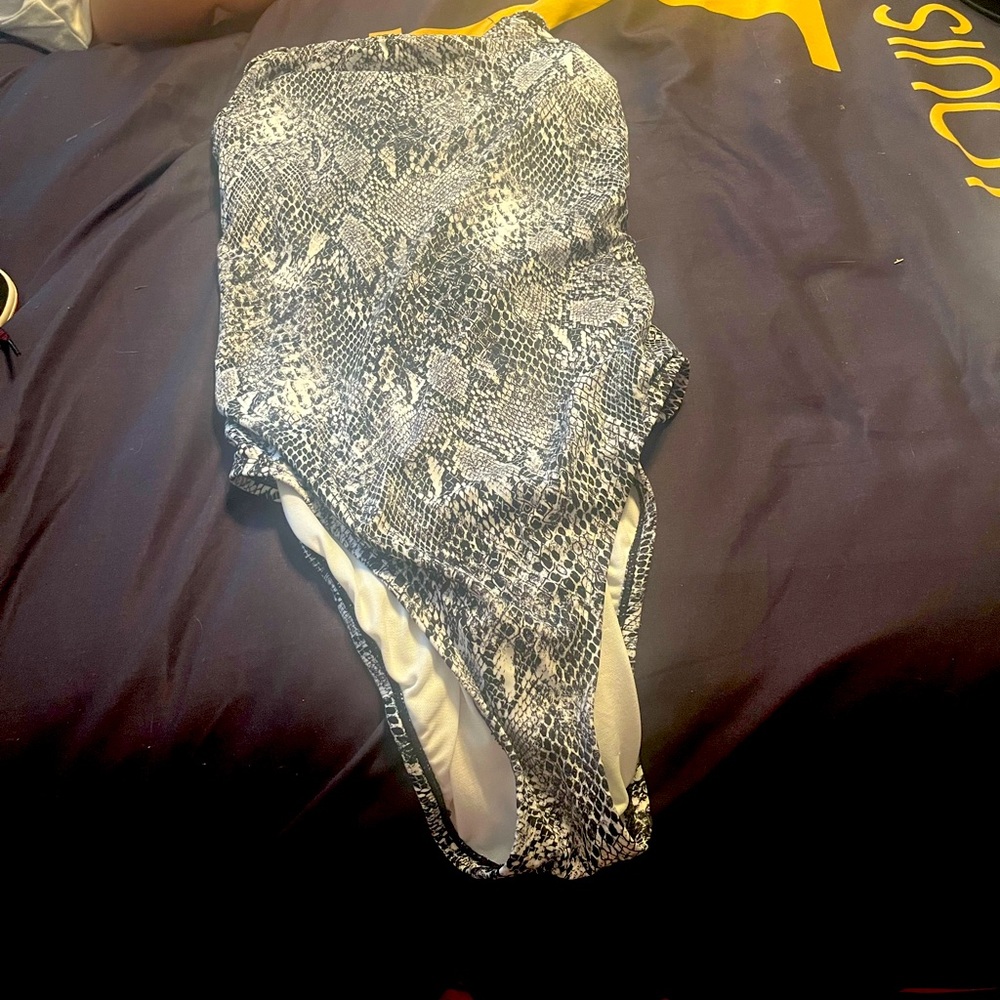 Size XL bathing suit